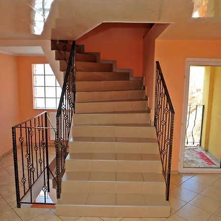 Casa Potcoava Lepşa